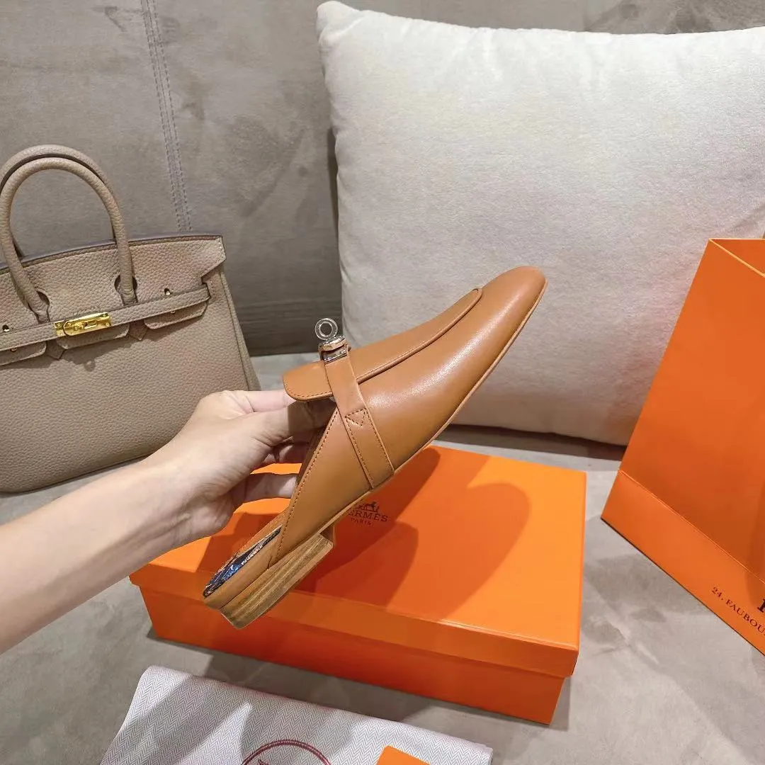 👟👟Ex-factory price 440👟👟Hermes/Hermes new kelly buckle sandal mule shoes for women flat toe lazy shoes and half slippers😄😄😄 Fabric: calfskin lining: sheepskin lining/3D floral cloth🌸🌸🌸 Code number: 35 36 37 38 39 40 41 Color: Black White Brown Outsole: Anti-leather pattern rubber outsole